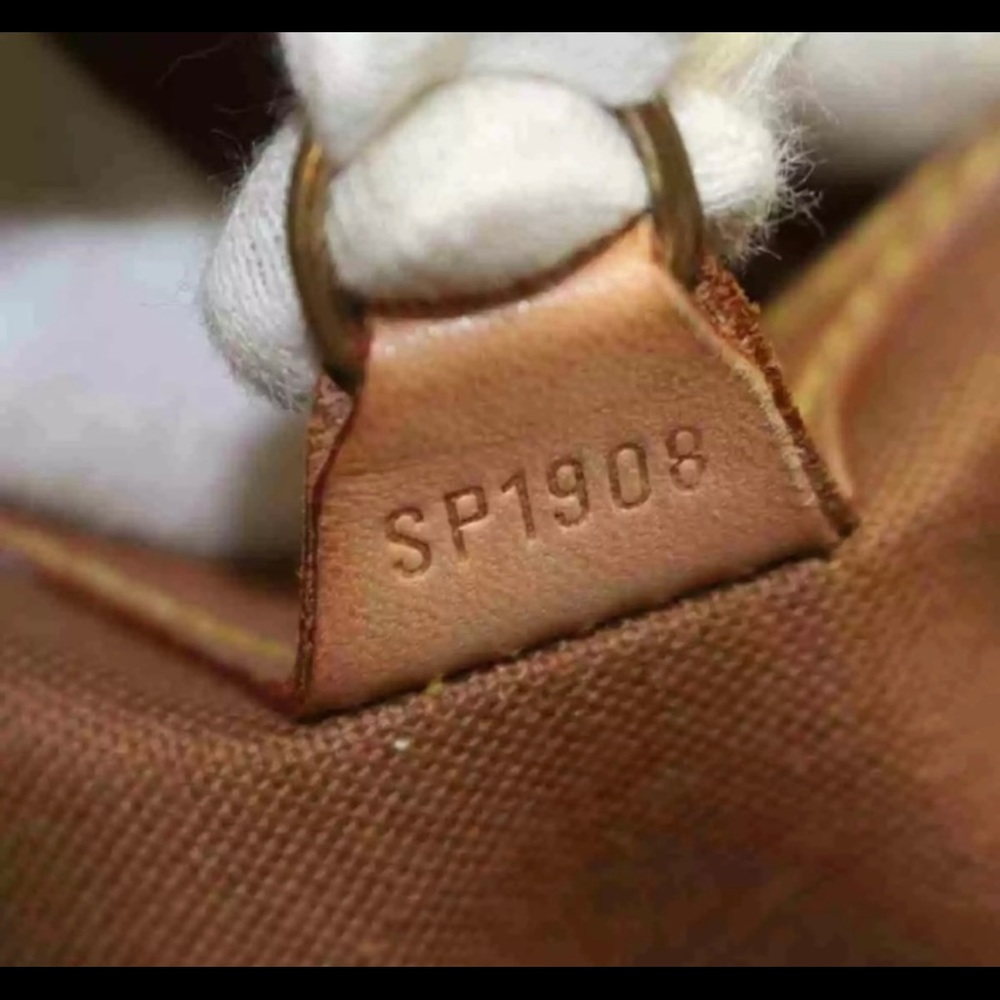 Authentic Louis Vuitton Ellipse Purse Date Code: SP1908